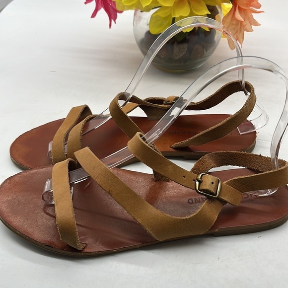 Lucky Brand Flat Leather Sandal Sz 7.5. MCS0757F - Picture 3 of 6